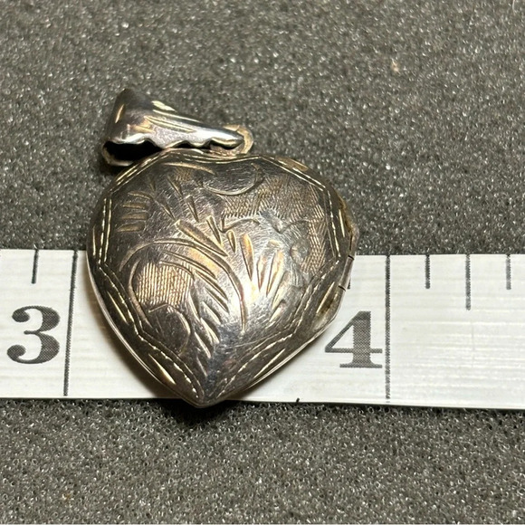 1980'S VINTAGE ETCHED STERLING SILVER 925 PUFFY HEART LOCKET KEEPSAKE PENDANT - Picture 6 of 7